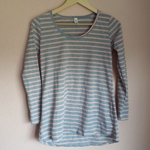 5 for $25 Lularoe Lynnae Shirt